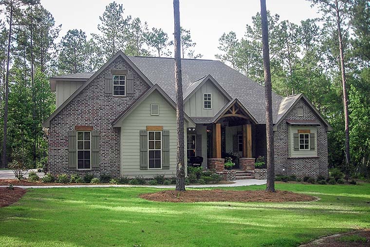 Country, Craftsman, Traditional Plan with 2597 Sq. Ft., 3 Bedrooms, 3 Bathrooms, 2 Car Garage Elevation