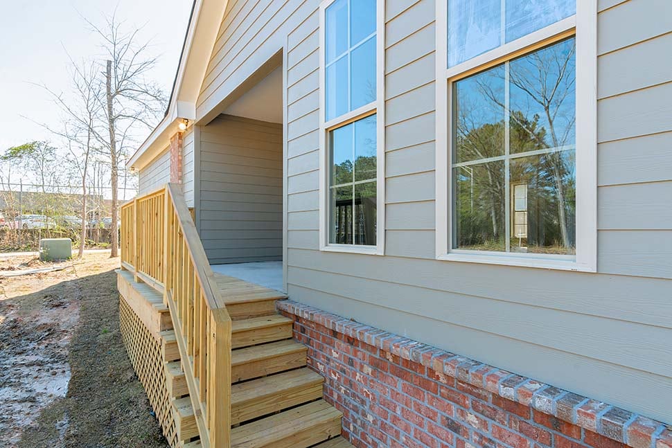 Cottage, Country, Craftsman Plan with 1450 Sq. Ft., 3 Bedrooms, 2 Bathrooms, 2 Car Garage Picture 11