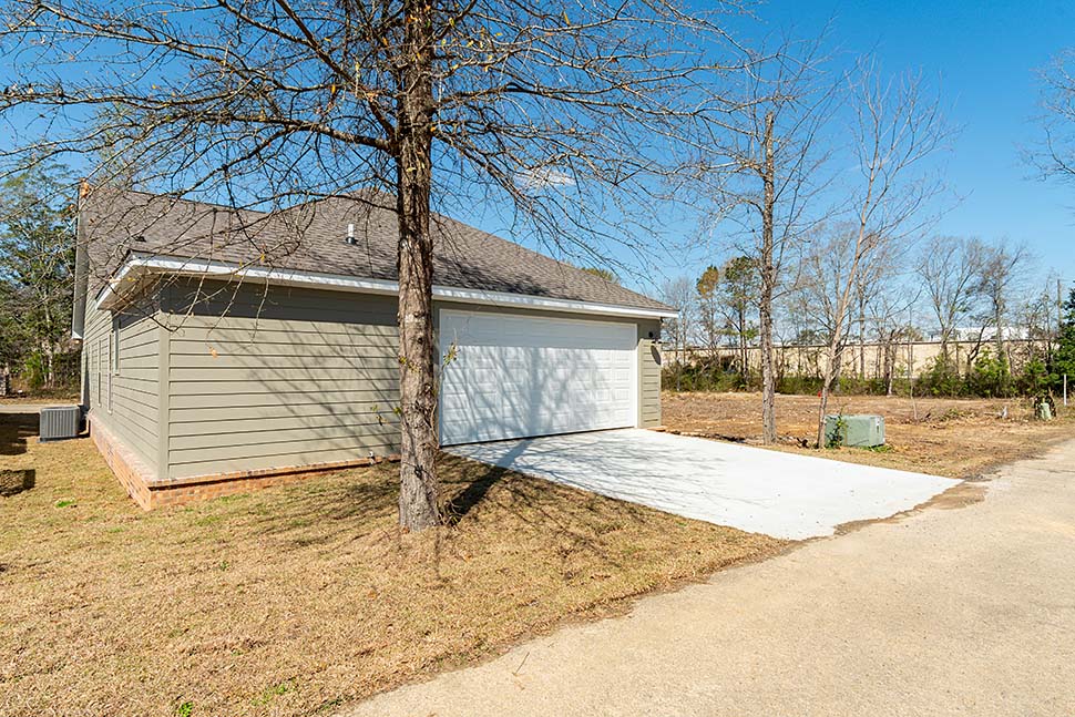 Cottage, Country, Craftsman Plan with 1450 Sq. Ft., 3 Bedrooms, 2 Bathrooms, 2 Car Garage Picture 14