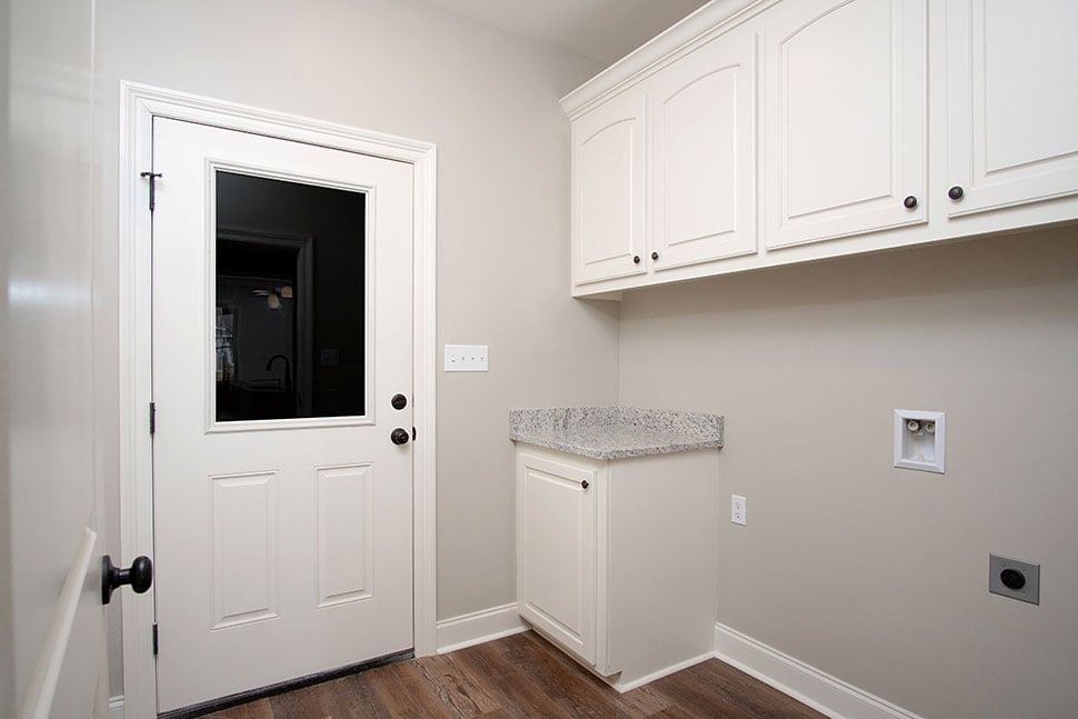 Cottage, Country, Craftsman Plan with 1450 Sq. Ft., 3 Bedrooms, 2 Bathrooms, 2 Car Garage Picture 23