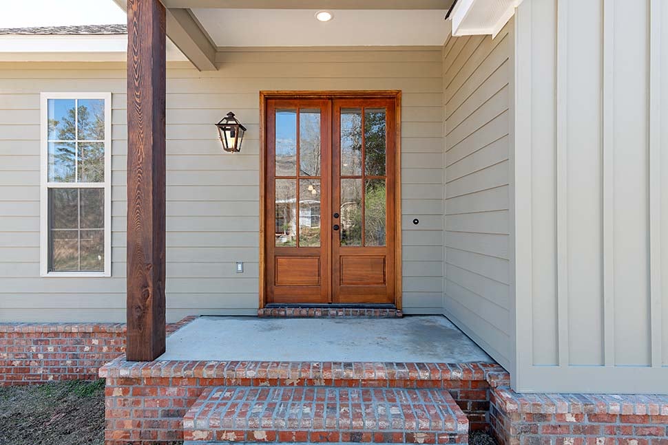 Cottage, Country, Craftsman Plan with 1450 Sq. Ft., 3 Bedrooms, 2 Bathrooms, 2 Car Garage Picture 10