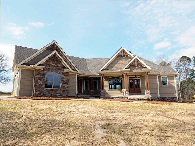 Cottage, Country, Craftsman, Traditional Plan with 2818 Sq. Ft., 3 Bedrooms, 3 Bathrooms, 2 Car Garage Picture 2
