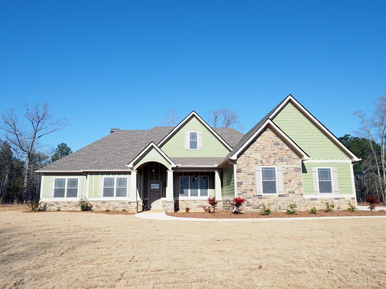 Cottage, Craftsman, Traditional Plan with 2467 Sq. Ft., 3 Bedrooms, 3 Bathrooms, 2 Car Garage Picture 5