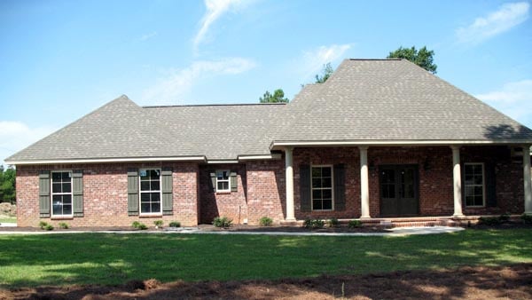 Country, European, Traditional Plan with 1635 Sq. Ft., 3 Bedrooms, 2 Bathrooms, 2 Car Garage Picture 4
