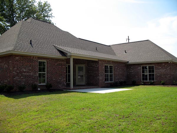 Country, Southern, Traditional Plan with 1635 Sq. Ft., 3 Bedrooms, 2 Bathrooms, 2 Car Garage Picture 11
