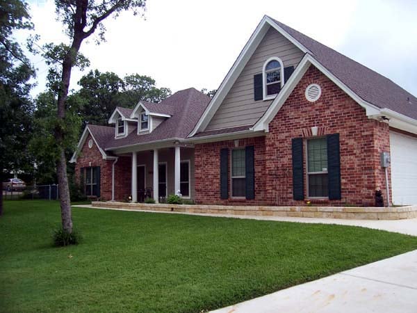 Country, European, French Country, Traditional Plan with 1800 Sq. Ft., 3 Bedrooms, 2 Bathrooms, 2 Car Garage Picture 4