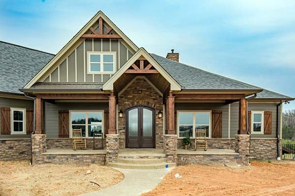 Cottage, Country, Craftsman Plan with 3145 Sq. Ft., 4 Bedrooms, 4 Bathrooms, 3 Car Garage Picture 4