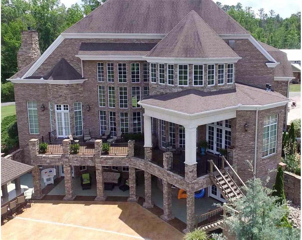 European, Traditional Plan with 4140 Sq. Ft., 4 Bedrooms, 5 Bathrooms, 3 Car Garage Picture 4