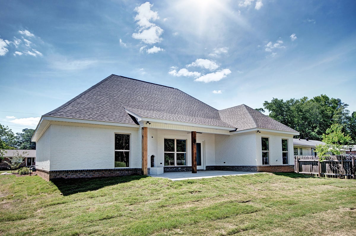 Ranch, Traditional Plan with 1581 Sq. Ft., 3 Bedrooms, 2 Bathrooms, 2 Car Garage Rear Elevation