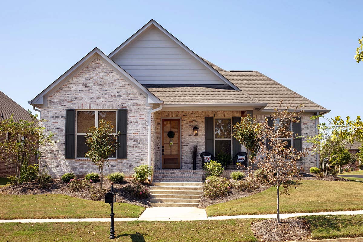 Craftsman, Traditional Plan with 2415 Sq. Ft., 3 Bedrooms, 3 Bathrooms, 2 Car Garage Elevation
