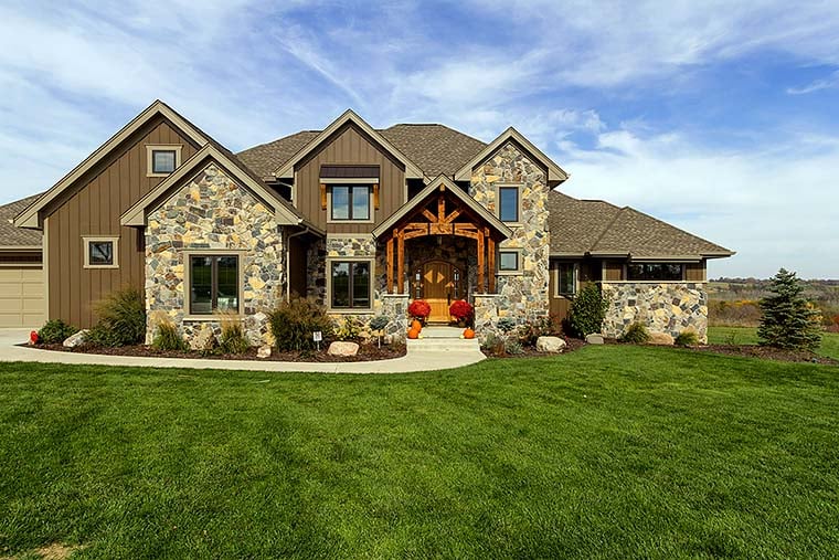 Craftsman, Traditional Plan with 4206 Sq. Ft., 5 Bedrooms, 5 Bathrooms, 3 Car Garage Elevation