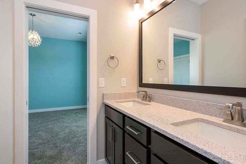 Craftsman, Ranch Plan with 4388 Sq. Ft., 6 Bedrooms, 5 Bathrooms, 3 Car Garage Picture 16