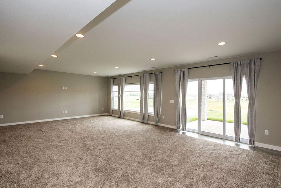 Craftsman, Ranch Plan with 4388 Sq. Ft., 6 Bedrooms, 5 Bathrooms, 3 Car Garage Picture 23