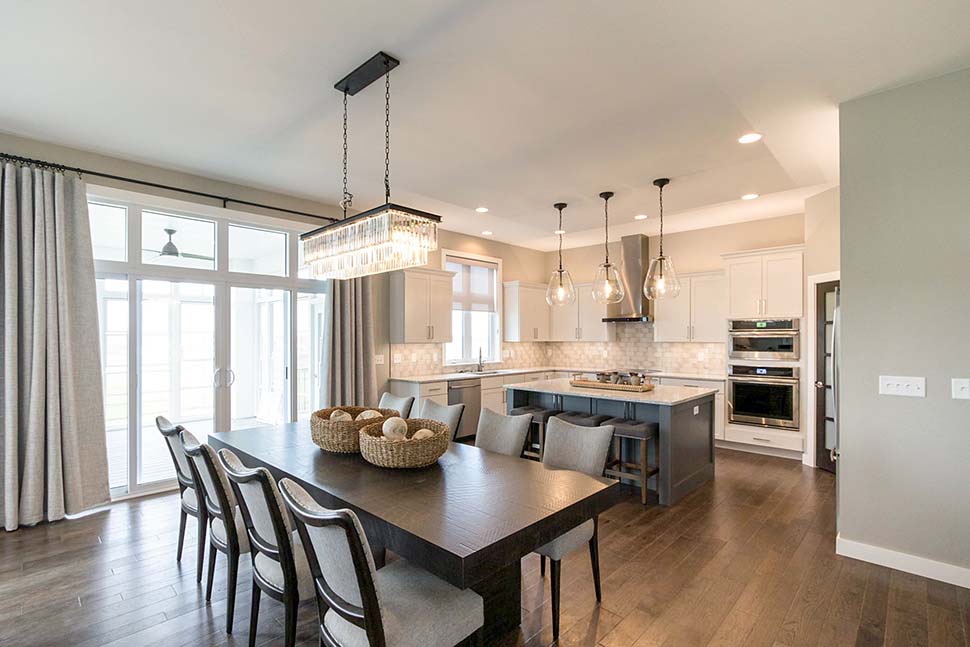 Craftsman, Ranch Plan with 4388 Sq. Ft., 6 Bedrooms, 5 Bathrooms, 3 Car Garage Picture 7