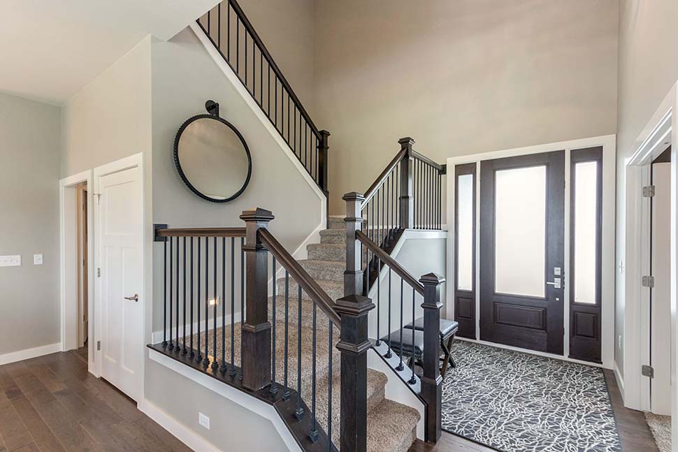 Craftsman, Ranch Plan with 4388 Sq. Ft., 6 Bedrooms, 5 Bathrooms, 3 Car Garage Picture 9