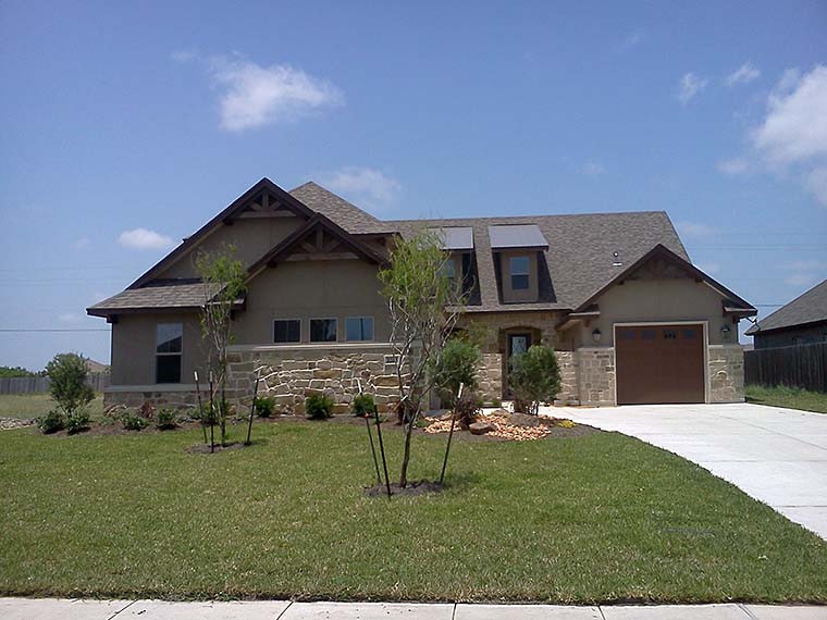 French Country Plan with 2782 Sq. Ft., 2 Bedrooms, 3 Bathrooms, 3 Car Garage Picture 6