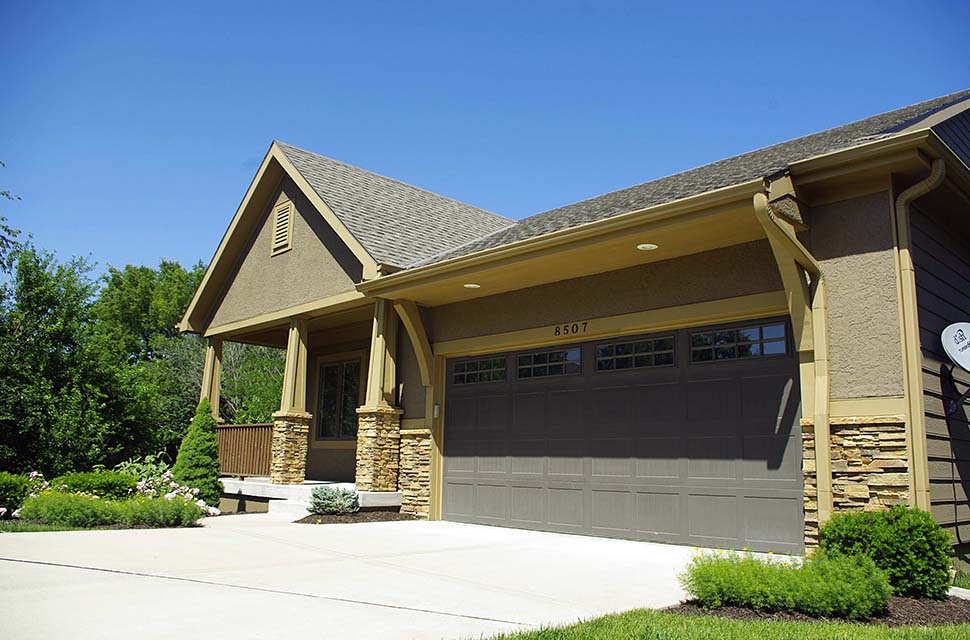 Cottage Plan with 2776 Sq. Ft., 5 Bedrooms, 4 Bathrooms, 2 Car Garage Picture 7