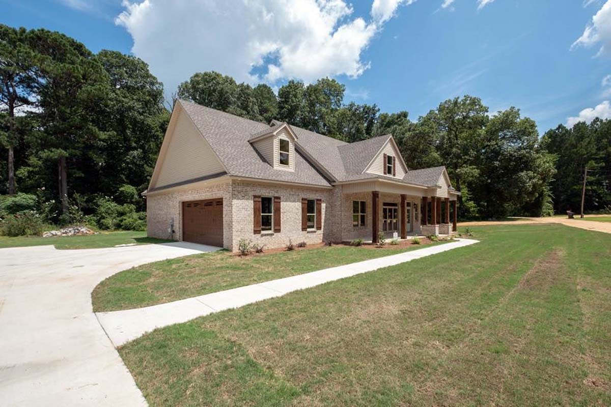 Bungalow, Country, Craftsman, Farmhouse, Traditional Plan with 2956 Sq. Ft., 4 Bedrooms, 3 Bathrooms, 2 Car Garage Picture 3