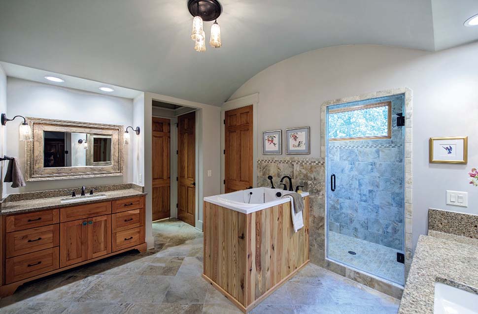 Craftsman, Ranch, Tuscan Plan with 4071 Sq. Ft., 3 Bedrooms, 3 Bathrooms, 2 Car Garage Picture 5