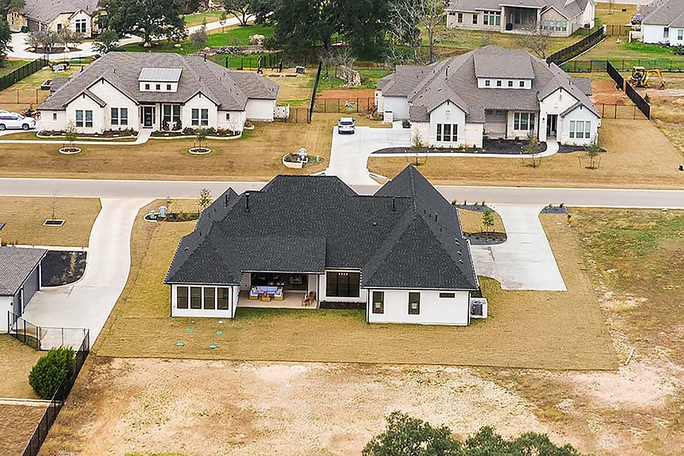 Farmhouse, Traditional Plan with 3152 Sq. Ft., 5 Bedrooms, 4 Bathrooms, 3 Car Garage Picture 12