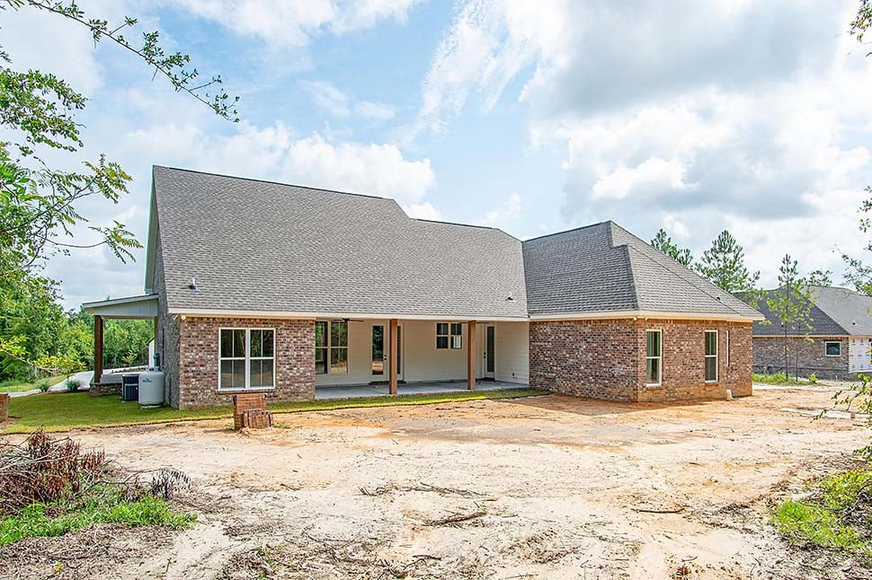 Country, Farmhouse, Traditional Plan with 2394 Sq. Ft., 3 Bedrooms, 4 Bathrooms, 2 Car Garage Picture 7