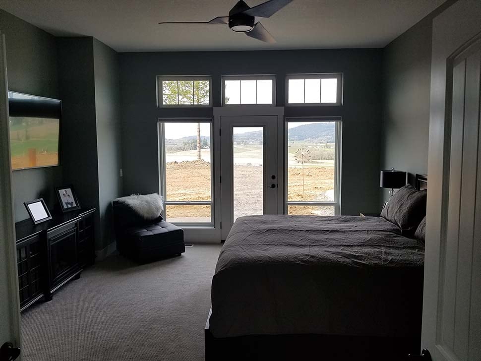 Craftsman, Ranch Plan with 2910 Sq. Ft., 3 Bedrooms, 3 Bathrooms, 3 Car Garage Picture 17