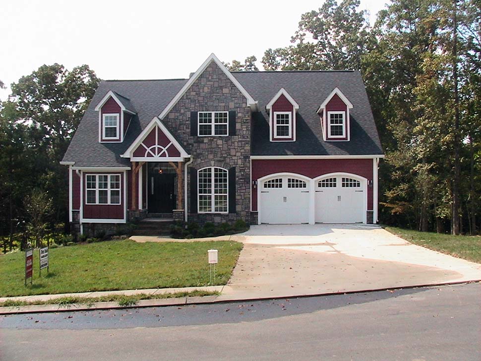 Craftsman, European, French Country, Traditional Plan with 2196 Sq. Ft., 4 Bedrooms, 3 Bathrooms, 3 Car Garage Picture 9