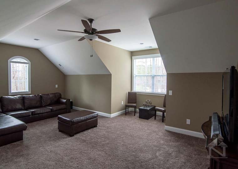 European, Traditional Plan with 2481 Sq. Ft., 4 Bedrooms, 3 Bathrooms, 2 Car Garage Picture 6