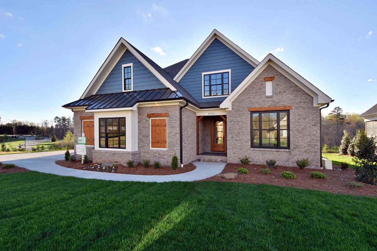 Craftsman, European, Tudor Plan with 3080 Sq. Ft., 4 Bedrooms, 4 Bathrooms, 3 Car Garage Picture 2