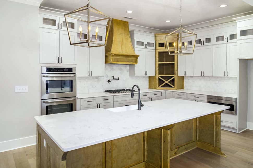 Craftsman, European, Tudor Plan with 3080 Sq. Ft., 4 Bedrooms, 4 Bathrooms, 3 Car Garage Picture 11