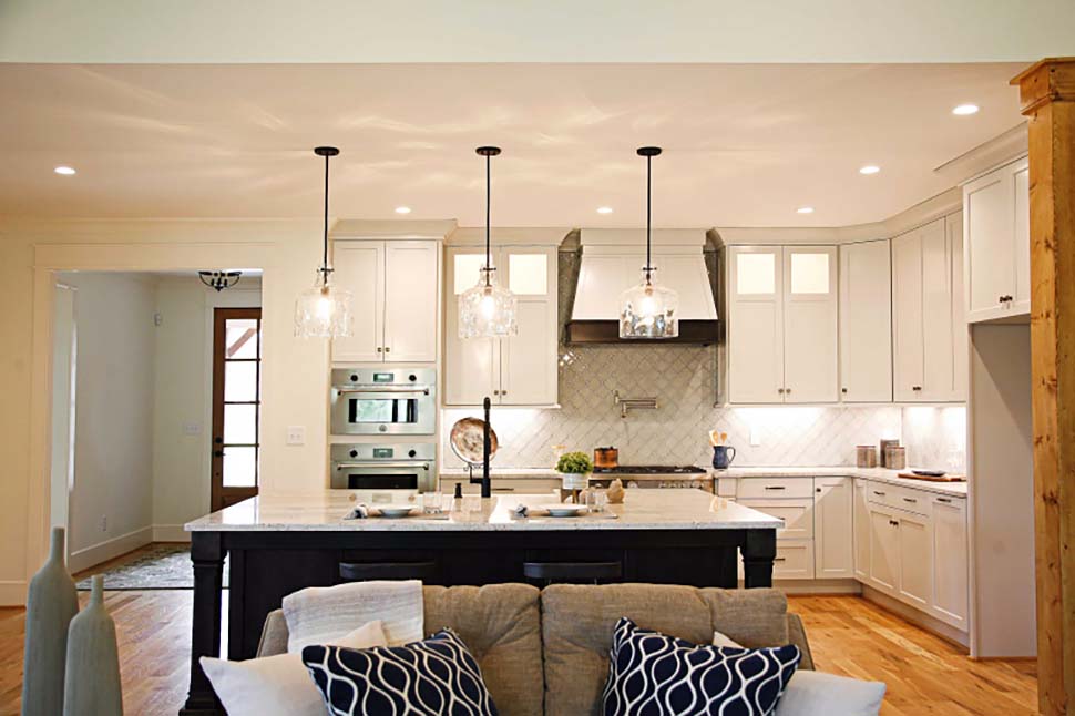 Craftsman, European, Tudor Plan with 3080 Sq. Ft., 4 Bedrooms, 4 Bathrooms, 3 Car Garage Picture 5