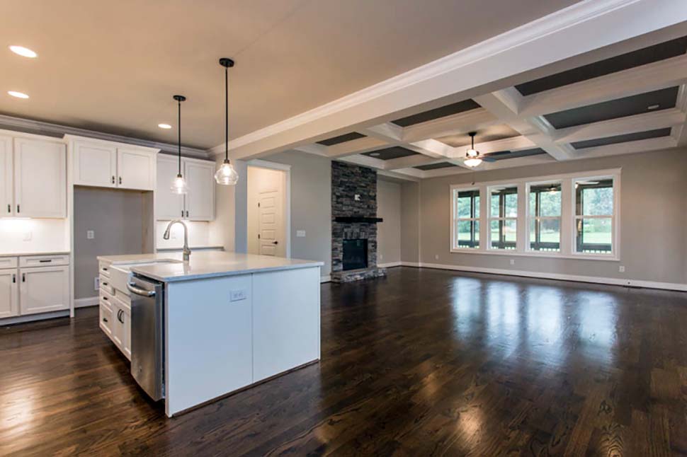 Craftsman, European, Tudor Plan with 3080 Sq. Ft., 4 Bedrooms, 4 Bathrooms, 3 Car Garage Picture 10