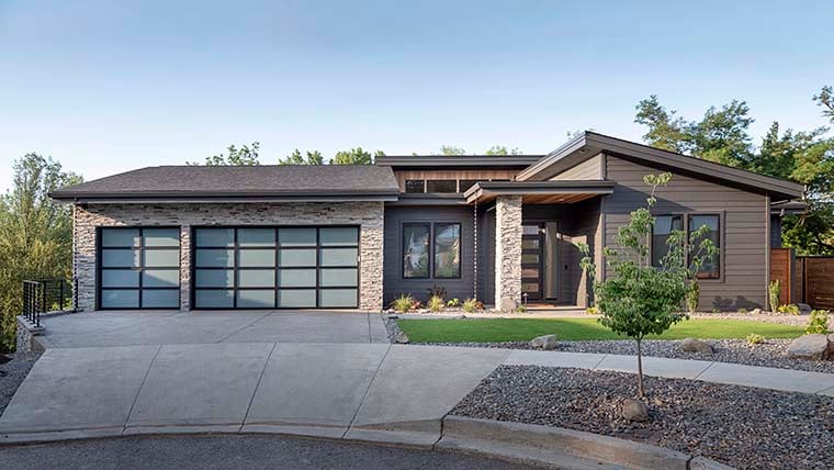Contemporary, Ranch Plan with 2554 Sq. Ft., 3 Bedrooms, 3 Bathrooms, 3 Car Garage Picture 4
