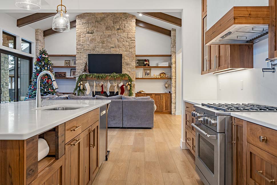 Country, Craftsman, Farmhouse, New American Plan with 4704 Sq. Ft., 4 Bedrooms, 5 Bathrooms, 3 Car Garage Picture 12