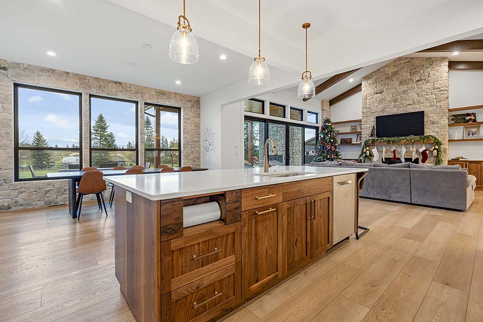 Country, Craftsman, Farmhouse, New American Plan with 4704 Sq. Ft., 4 Bedrooms, 5 Bathrooms, 3 Car Garage Picture 13