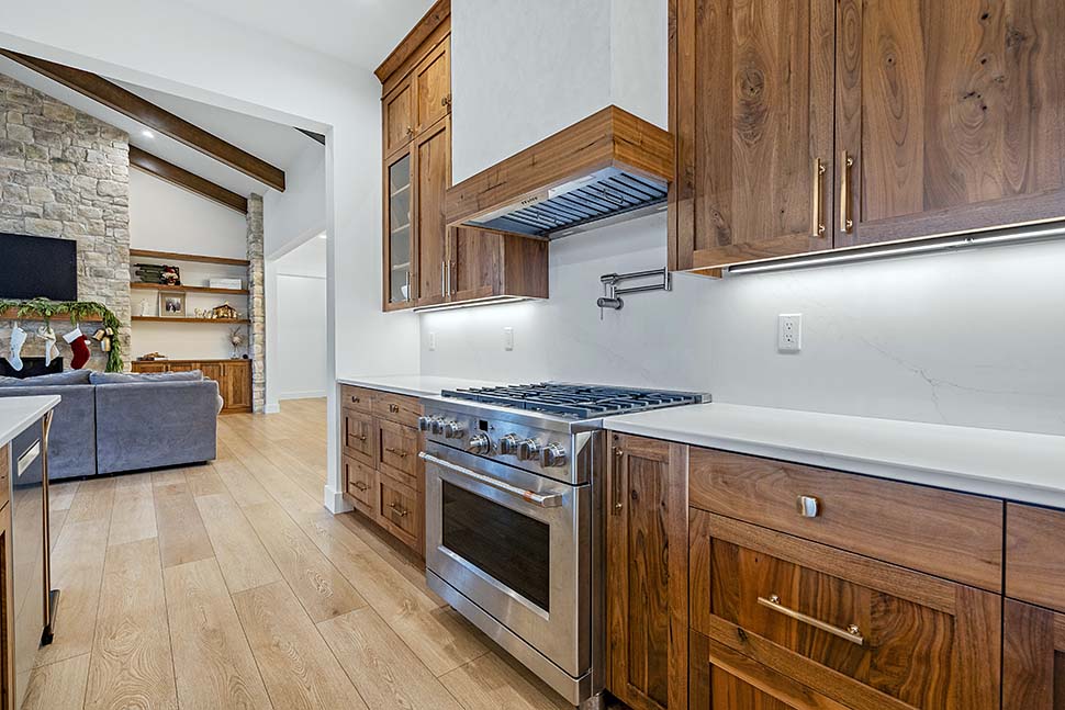 Country, Craftsman, Farmhouse, New American Plan with 4704 Sq. Ft., 4 Bedrooms, 5 Bathrooms, 3 Car Garage Picture 14