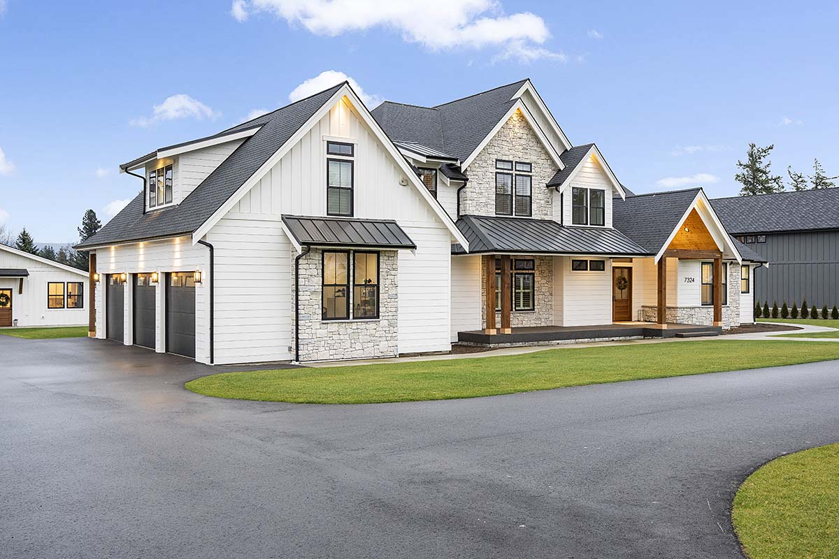 Country, Craftsman, Farmhouse, New American Plan with 4704 Sq. Ft., 4 Bedrooms, 5 Bathrooms, 3 Car Garage Picture 3