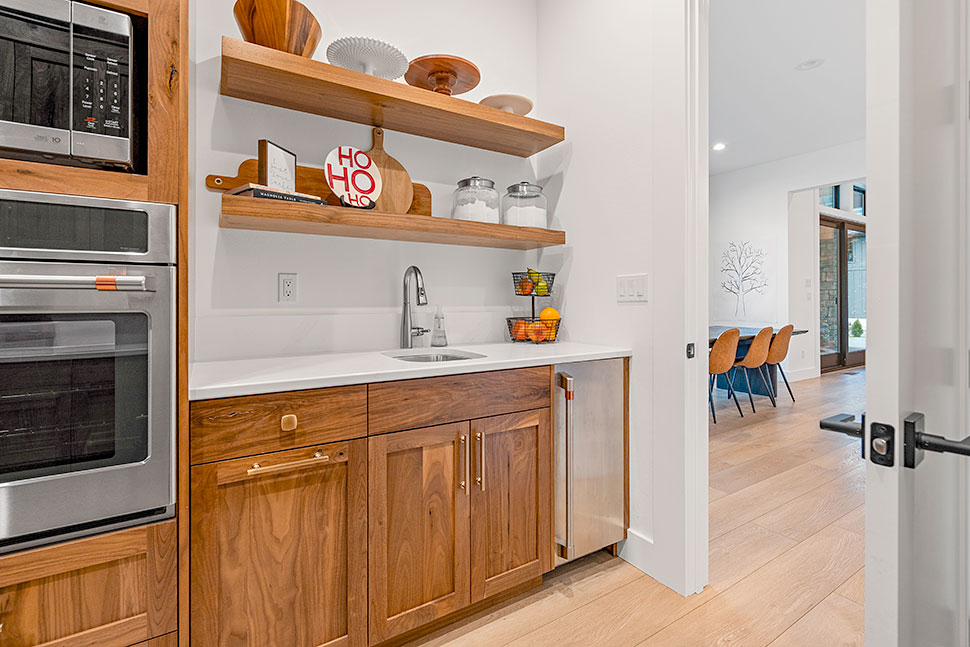 Country, Craftsman, Farmhouse, New American Plan with 4704 Sq. Ft., 4 Bedrooms, 5 Bathrooms, 3 Car Garage Picture 22