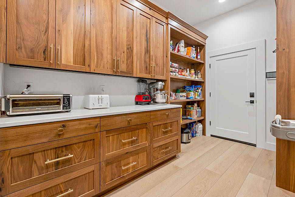 Country, Craftsman, Farmhouse, New American Plan with 4704 Sq. Ft., 4 Bedrooms, 5 Bathrooms, 3 Car Garage Picture 23