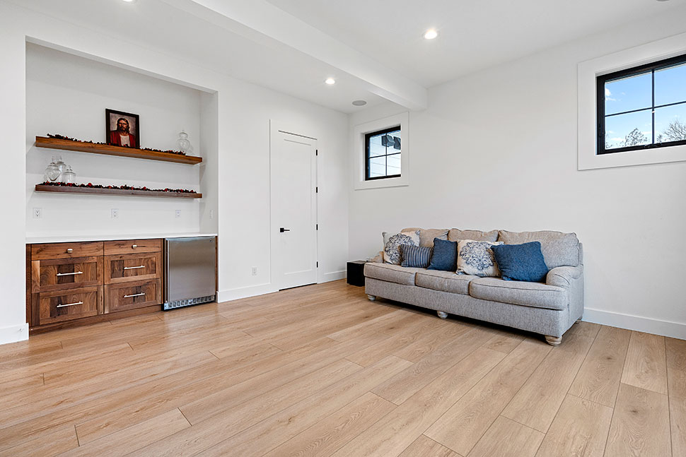 Country, Craftsman, Farmhouse, New American Plan with 4704 Sq. Ft., 4 Bedrooms, 5 Bathrooms, 3 Car Garage Picture 25