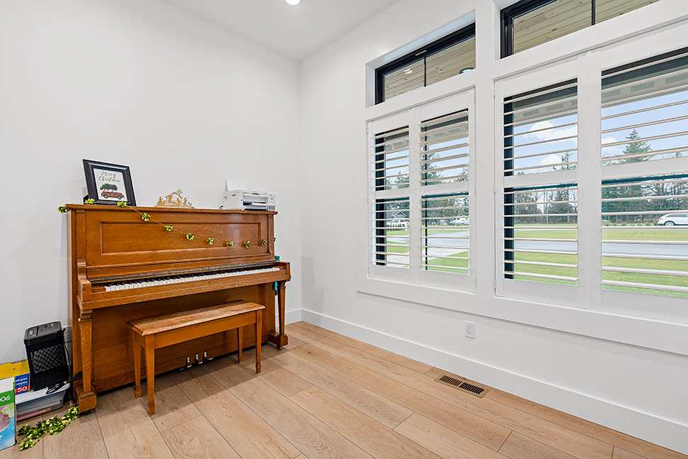 Country, Craftsman, Farmhouse, New American Plan with 4704 Sq. Ft., 4 Bedrooms, 5 Bathrooms, 3 Car Garage Picture 28