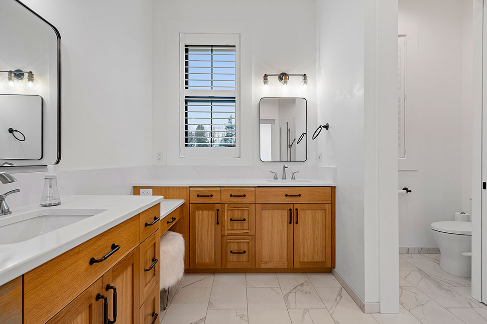 Country, Craftsman, Farmhouse, New American Plan with 4704 Sq. Ft., 4 Bedrooms, 5 Bathrooms, 3 Car Garage Picture 36