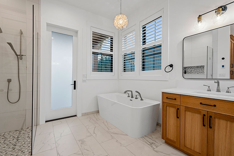 Country, Craftsman, Farmhouse, New American Plan with 4704 Sq. Ft., 4 Bedrooms, 5 Bathrooms, 3 Car Garage Picture 37