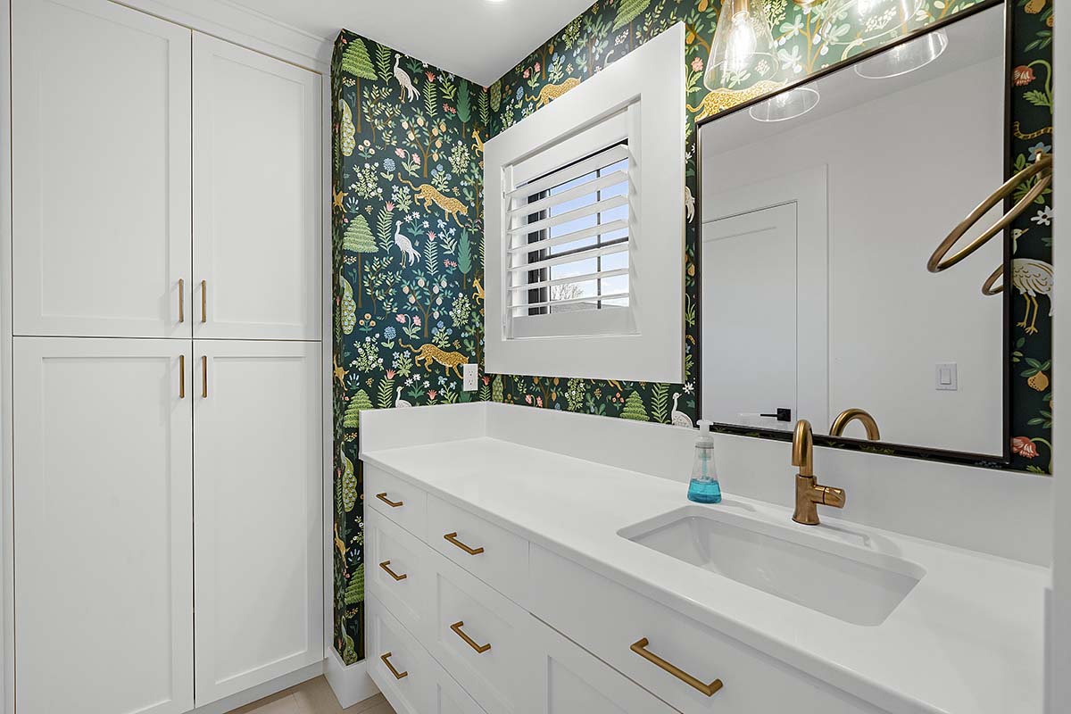 Country, Craftsman, Farmhouse, New American Plan with 4704 Sq. Ft., 4 Bedrooms, 5 Bathrooms, 3 Car Garage Picture 42