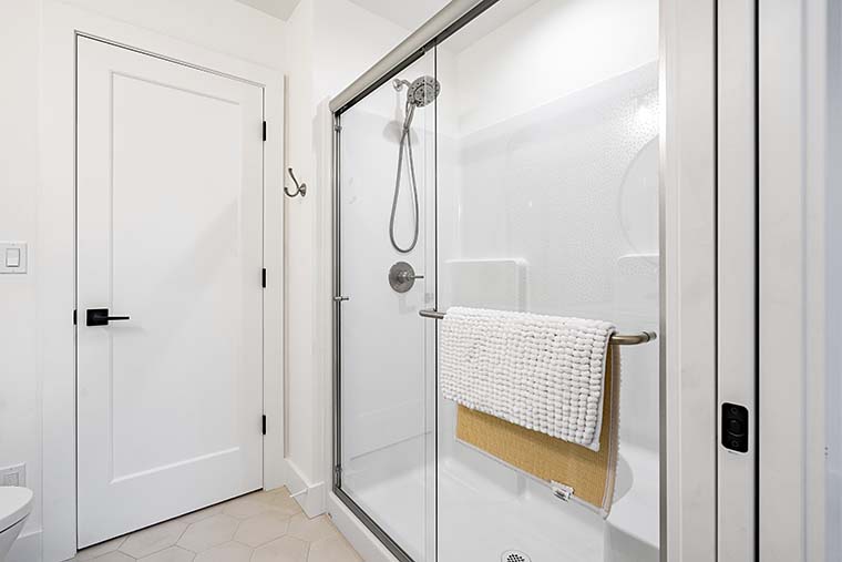 Country, Craftsman, Farmhouse, New American Plan with 4704 Sq. Ft., 4 Bedrooms, 5 Bathrooms, 3 Car Garage Picture 46