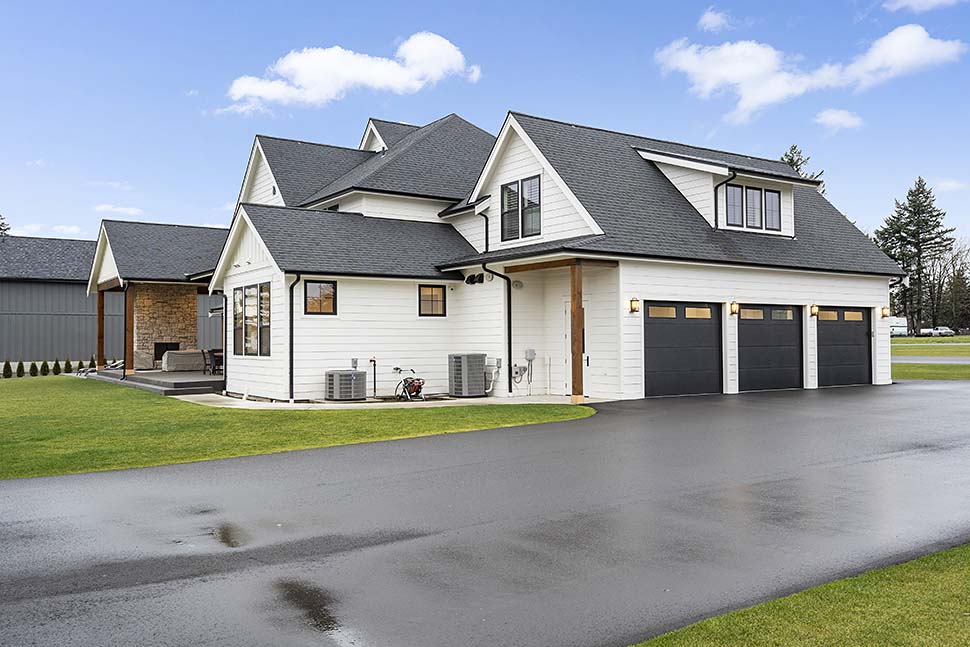 Country, Craftsman, Farmhouse, New American Plan with 4704 Sq. Ft., 4 Bedrooms, 5 Bathrooms, 3 Car Garage Picture 50