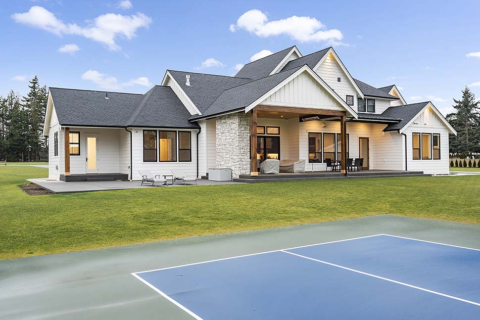 Country, Craftsman, Farmhouse, New American Plan with 4704 Sq. Ft., 4 Bedrooms, 5 Bathrooms, 3 Car Garage Picture 52