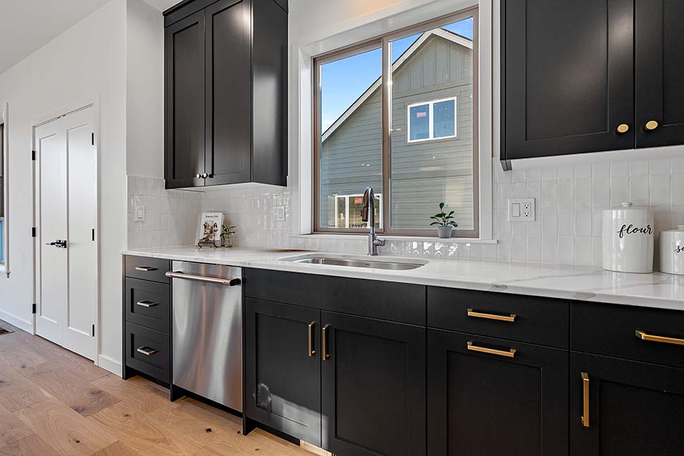 Cottage, Country, Craftsman, Farmhouse, Southern, Southwest, Traditional Plan with 2134 Sq. Ft., 3 Bedrooms, 3 Bathrooms, 3 Car Garage Picture 11