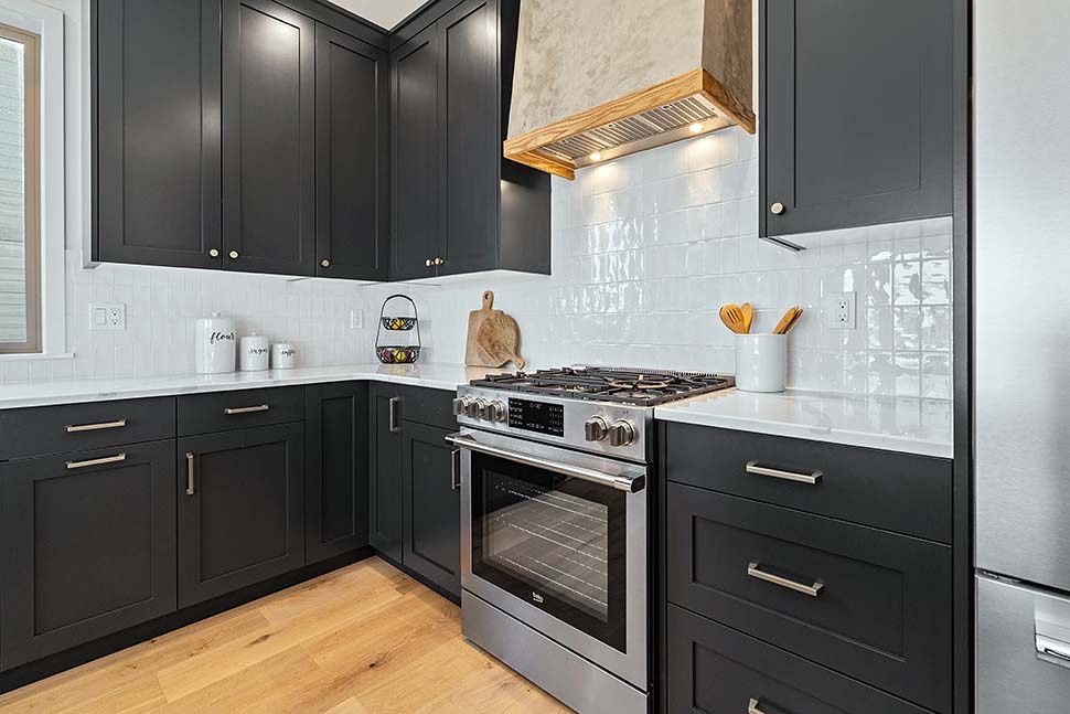 Cottage, Country, Craftsman, Farmhouse, Southern, Southwest, Traditional Plan with 2134 Sq. Ft., 3 Bedrooms, 3 Bathrooms, 3 Car Garage Picture 12