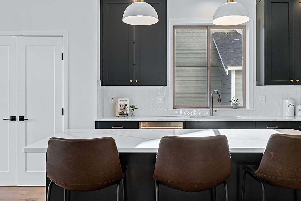 Cottage, Country, Craftsman, Farmhouse, Southern, Southwest, Traditional Plan with 2134 Sq. Ft., 3 Bedrooms, 3 Bathrooms, 3 Car Garage Picture 13